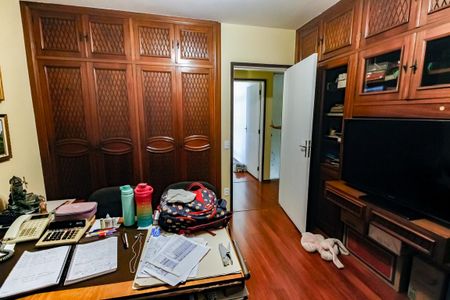 Casa à venda com 440m², 4 quartos e 2 vagas Casa à venda com 440m², 4 quartos e 2 vagasQuarto