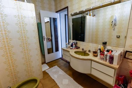 Casa à venda com 440m², 4 quartos e 2 vagas Casa à venda com 440m², 4 quartos e 2 vagasBanheiro da Suíte 2