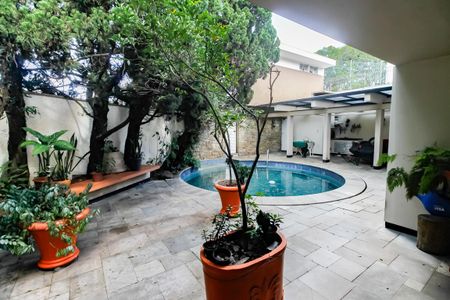 Casa à venda com 440m², 4 quartos e 2 vagas Casa à venda com 440m², 4 quartos e 2 vagasPiscina