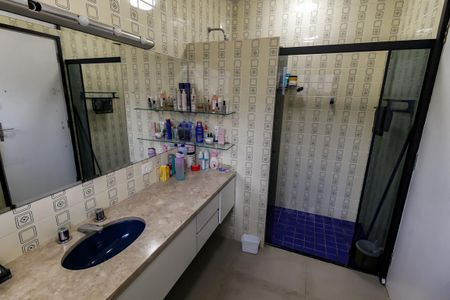 Casa à venda com 440m², 4 quartos e 2 vagas Casa à venda com 440m², 4 quartos e 2 vagasBanheiro da Suíte 3