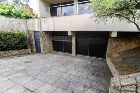 Casa à venda com 440m², 4 quartos e 2 vagas Casa à venda com 440m², 4 quartos e 2 vagasGaragem