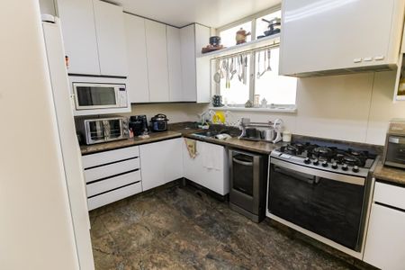 Casa à venda com 440m², 4 quartos e 2 vagas Casa à venda com 440m², 4 quartos e 2 vagasCozinha - Armários
