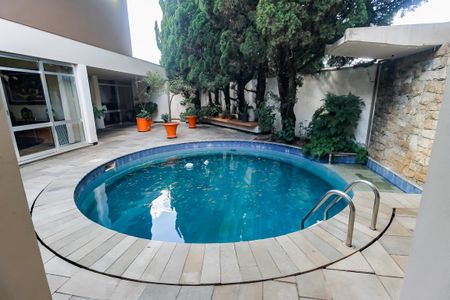 Casa à venda com 440m², 4 quartos e 2 vagas Casa à venda com 440m², 4 quartos e 2 vagasPiscina