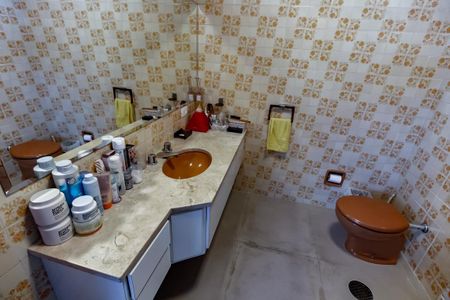 Casa à venda com 440m², 4 quartos e 2 vagas Casa à venda com 440m², 4 quartos e 2 vagasBanheiro da Suíte 1