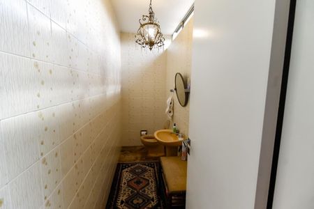 Casa à venda com 440m², 4 quartos e 2 vagas Casa à venda com 440m², 4 quartos e 2 vagasLavabo