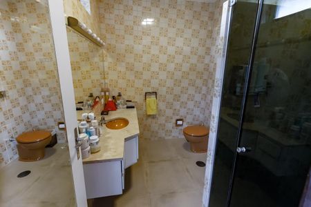 Casa à venda com 440m², 4 quartos e 2 vagas Casa à venda com 440m², 4 quartos e 2 vagasBanheiro da Suíte 1