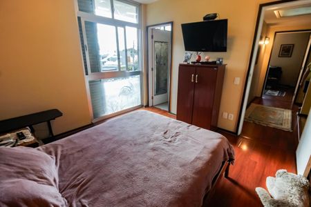 Casa à venda com 440m², 4 quartos e 2 vagas Casa à venda com 440m², 4 quartos e 2 vagasSuíte 1