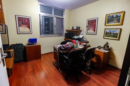 Casa à venda com 440m², 4 quartos e 2 vagas Casa à venda com 440m², 4 quartos e 2 vagasQuarto