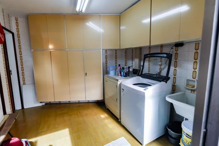 Casa à venda com 440m², 4 quartos e 2 vagas Casa à venda com 440m², 4 quartos e 2 vagasÁrea de Serviço