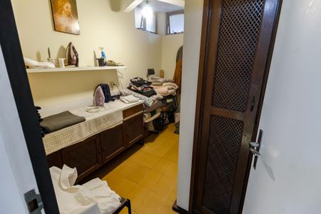 Casa à venda com 440m², 4 quartos e 2 vagas Casa à venda com 440m², 4 quartos e 2 vagasQuarto de Serviço