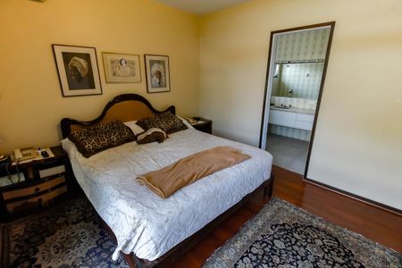 Casa à venda com 440m², 4 quartos e 2 vagas Casa à venda com 440m², 4 quartos e 2 vagasSuíte 3