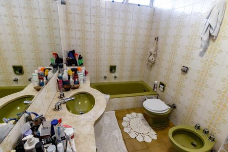 Casa à venda com 440m², 4 quartos e 2 vagas Casa à venda com 440m², 4 quartos e 2 vagasBanheiro da Suíte 2