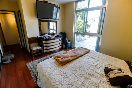 Casa à venda com 440m², 4 quartos e 2 vagas Casa à venda com 440m², 4 quartos e 2 vagasSuíte 3