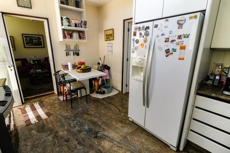 Casa à venda com 440m², 4 quartos e 2 vagas Casa à venda com 440m², 4 quartos e 2 vagasCozinha - Armários