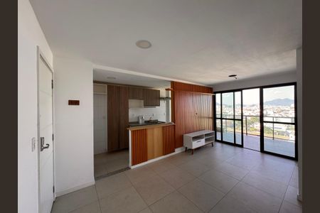 Apartamento à venda com 73m², 2 quartos e 1 vaga Apartamento à venda com 73m², 2 quartos e 1 vagaSala