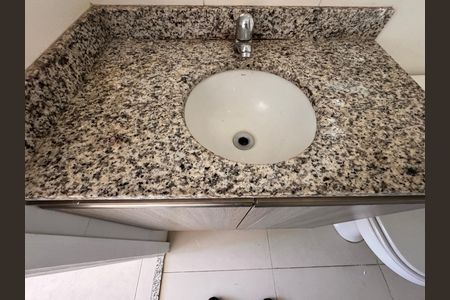 Apartamento à venda com 73m², 2 quartos e 1 vaga Apartamento à venda com 73m², 2 quartos e 1 vagaBanheiro Social