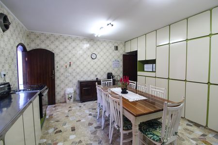 Casa à venda com 160m², 4 quartos e 2 vagas Casa à venda com 160m², 4 quartos e 2 vagasCozinha