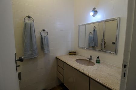 Casa à venda com 160m², 4 quartos e 2 vagas Casa à venda com 160m², 4 quartos e 2 vagasBanheiro 2