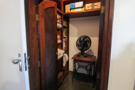 Casa à venda com 160m², 4 quartos e 2 vagas Casa à venda com 160m², 4 quartos e 2 vagasCloset do quarto 1