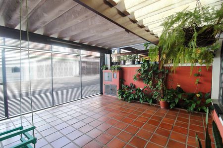 Garagem de casa à venda com 4 quartos, 160m² em Jardim Rizzo, São Paulo