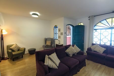 Sala de casa à venda com 4 quartos, 121m² em Jardim Rizzo, São Paulo
