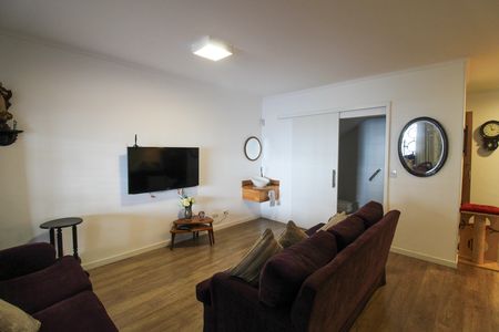 Sala de casa à venda com 4 quartos, 121m² em Jardim Rizzo, São Paulo