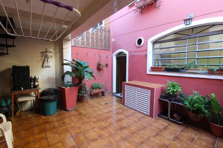 Casa à venda com 160m², 4 quartos e 2 vagas Casa à venda com 160m², 4 quartos e 2 vagasQuintal
