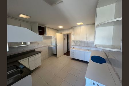 Apartamento à venda com 139m², 4 quartos e 2 vagas Apartamento à venda com 139m², 4 quartos e 2 vagasCozinha