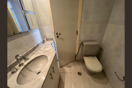 Apartamento à venda com 139m², 4 quartos e 2 vagas Apartamento à venda com 139m², 4 quartos e 2 vagasBnaheiro