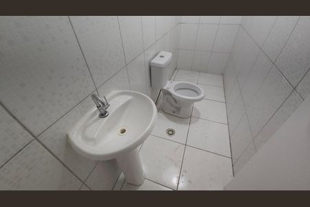 Banheiro de apartamento para alugar com 1 quarto, 39m² em Parque Guarani, São Paulo