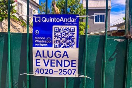 Casa para alugar com 80m², 2 quartos e 1 vaga Casa para alugar com 80m², 2 quartos e 1 vagaFachada casa com placa