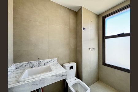Apartamento à venda com 84m², 2 quartos e 2 vagas Apartamento à venda com 84m², 2 quartos e 2 vagasBanheiro da Suíte 1