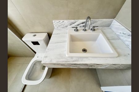 Apartamento à venda com 84m², 2 quartos e 2 vagas Apartamento à venda com 84m², 2 quartos e 2 vagasBanheiro da Suíte 2