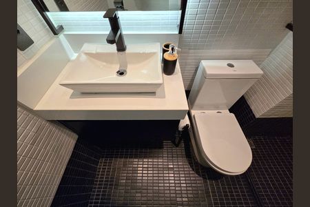 Studio para alugar com 23m², 1 quarto e sem vaga Studio para alugar com 23m², 1 quarto e sem vagaBanheiro social