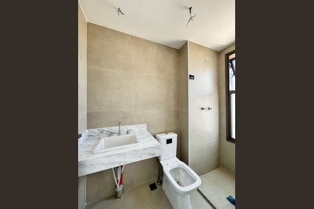 Apartamento à venda com 82m², 2 quartos e 2 vagasBanheiro da Suíte 2