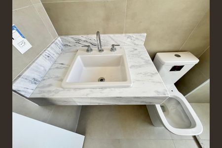 Apartamento à venda com 82m², 2 quartos e 2 vagasBanheiro da Suíte 1