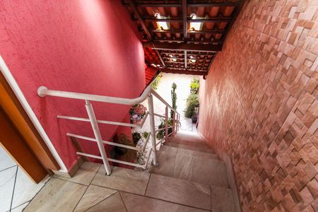 Casa à venda com 300m², 3 quartos e 6 vagasEscada