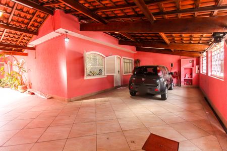 Casa à venda com 300m², 3 quartos e 6 vagasGaragem
