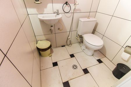 Casa à venda com 300m², 3 quartos e 6 vagasBanheiro de Serviço