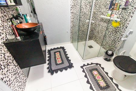 Casa à venda com 300m², 3 quartos e 6 vagasBanheiro da Suíte 1