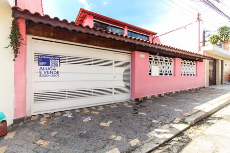 Casa à venda com 300m², 3 quartos e 6 vagasFachada + Placa