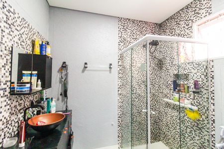 Casa à venda com 300m², 3 quartos e 6 vagasBanheiro da Suíte 1