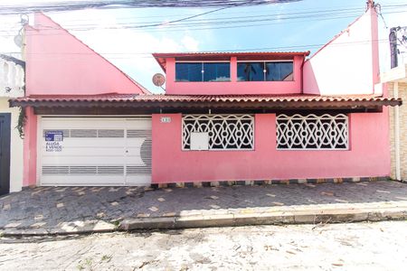 Casa à venda com 300m², 3 quartos e 6 vagasFachada + Placa