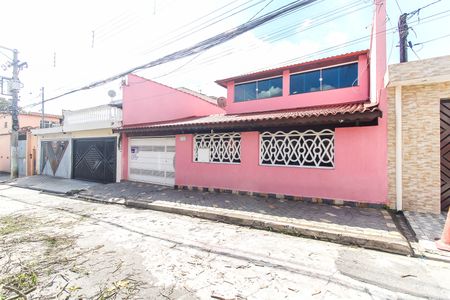 Casa à venda com 300m², 3 quartos e 6 vagasFachada + Placa
