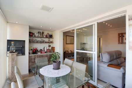Apartamento à venda com 110m², 3 quartos e 2 vagas Apartamento à venda com 110m², 3 quartos e 2 vagasVaranda gourmet
