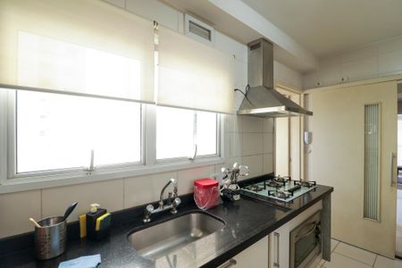 Apartamento à venda com 110m², 3 quartos e 2 vagas Apartamento à venda com 110m², 3 quartos e 2 vagasCozinha e Área de Serviço