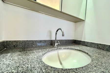Apartamento para alugar com 55m², 2 quartos e 2 vagas Apartamento para alugar com 55m², 2 quartos e 2 vagasBanheiro