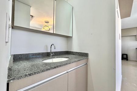 Apartamento para alugar com 55m², 2 quartos e 2 vagas Apartamento para alugar com 55m², 2 quartos e 2 vagasBanheiro