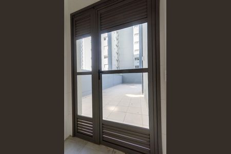 Apartamento para alugar com 242m², 4 quartos e 2 vagas Apartamento para alugar com 242m², 4 quartos e 2 vagasCozinha - Entrada