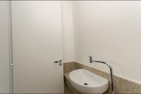 Apartamento para alugar com 242m², 4 quartos e 2 vagas Apartamento para alugar com 242m², 4 quartos e 2 vagasLavabo